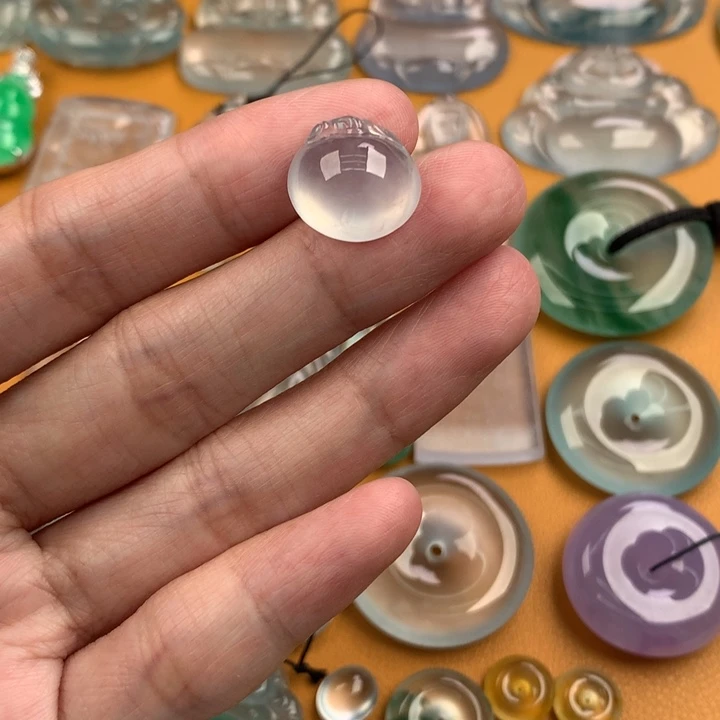 颈饰未镶嵌翡翠….