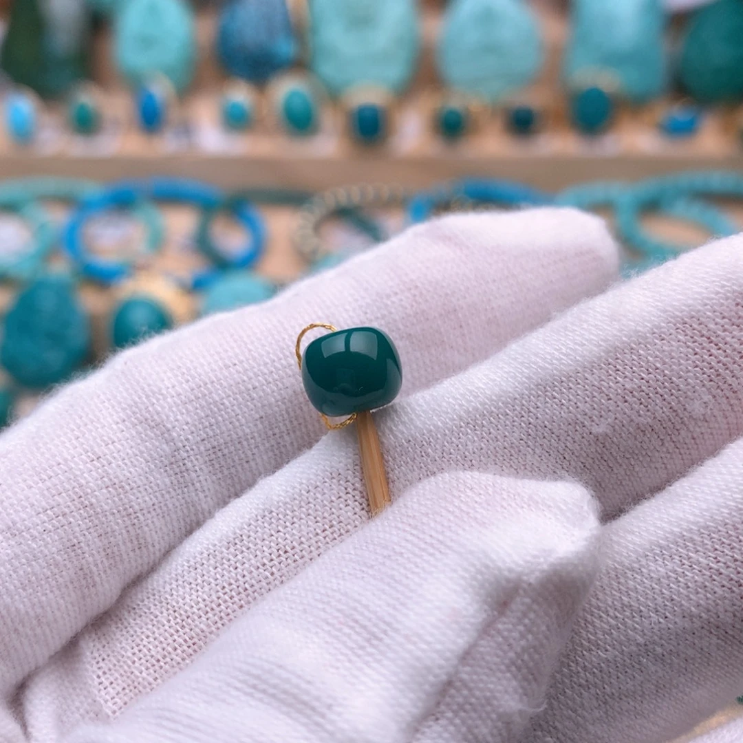 七***钱绿松石未镶嵌珠宝奇石