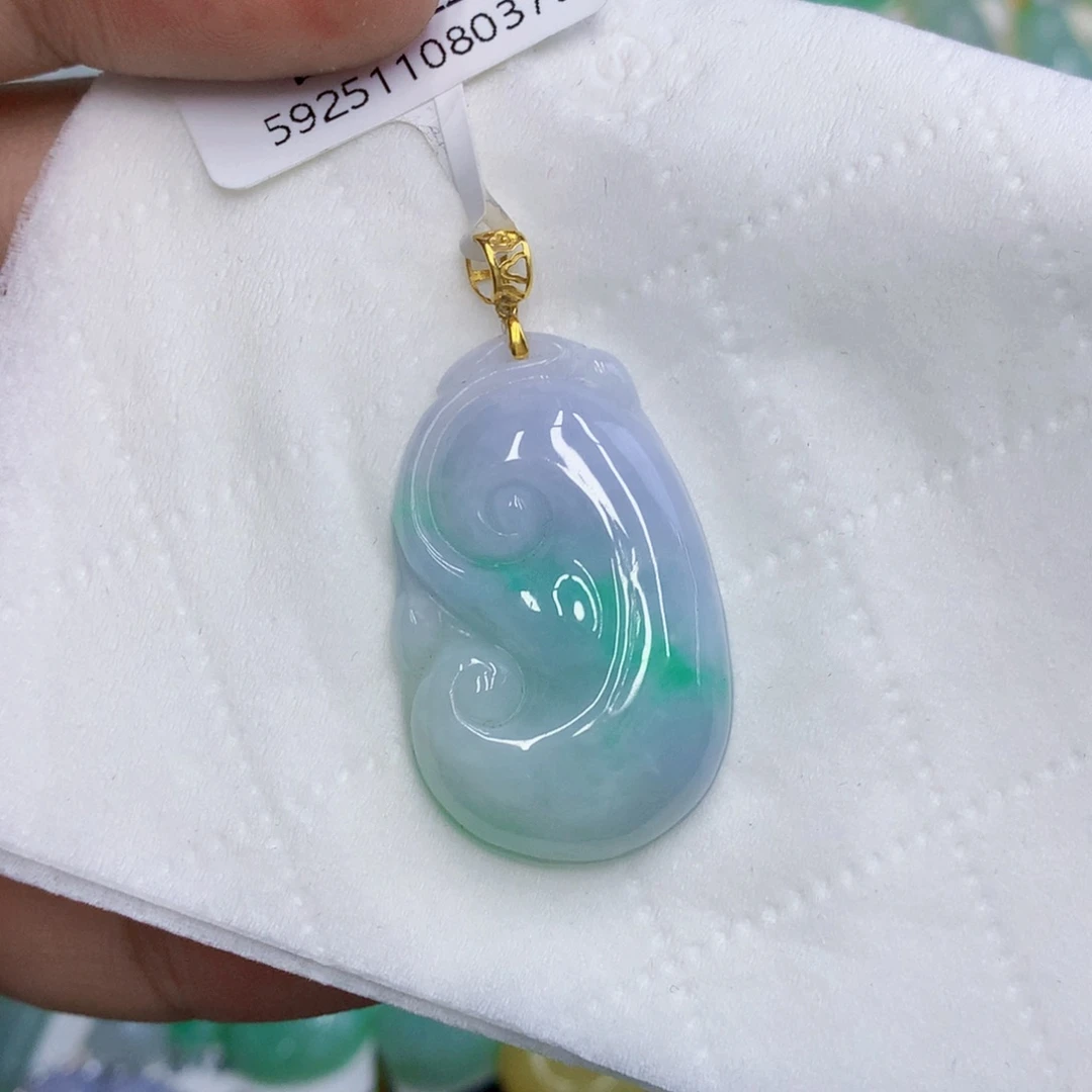 翡翠18K金镶嵌颈饰翡翠