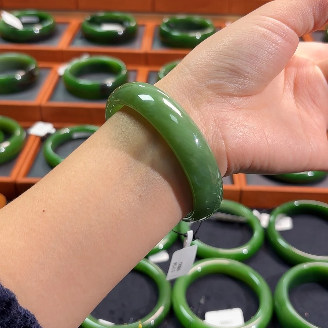 和田玉（碧玉）未镶嵌手镯粉青