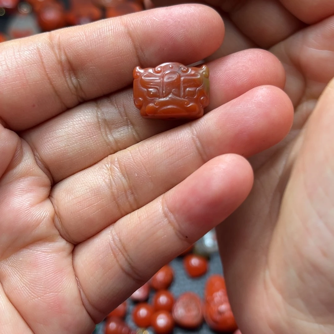 颈饰未镶嵌南红玛瑙