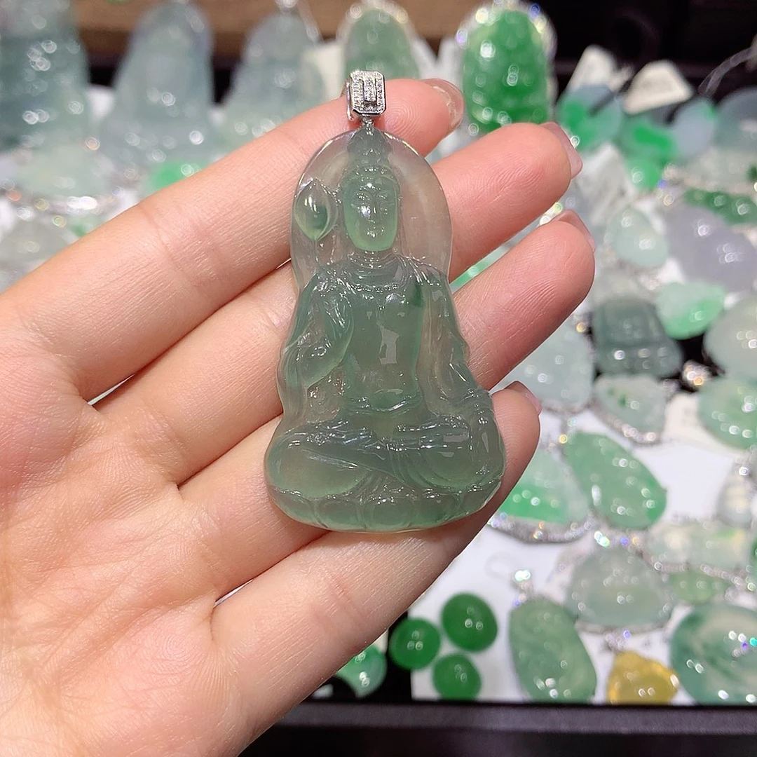 翡翠18K金镶嵌颈饰观音