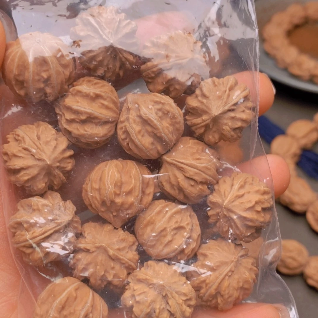 文玩核桃手串?**?小核桃串