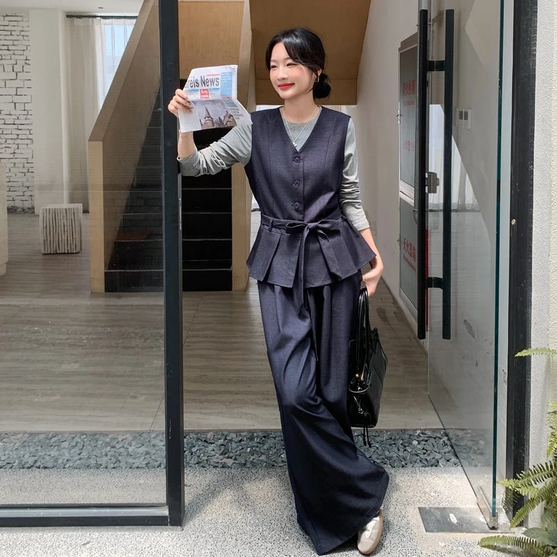 藏青色今年流行时尚套装女秋2025新款收腰马甲打底衫阔腿裤三件套