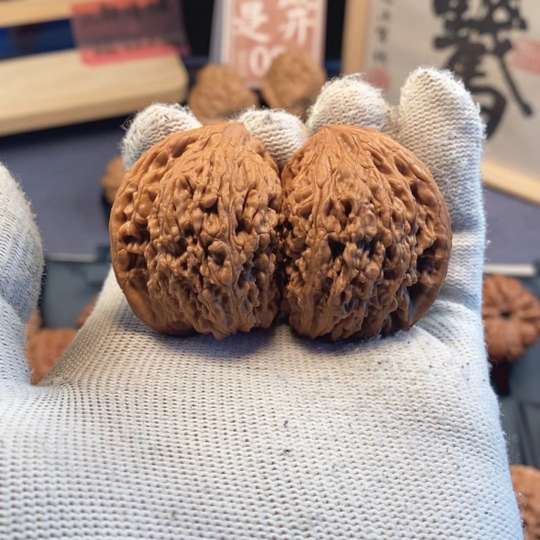 文玩核桃把件合体66尺绣球半壁