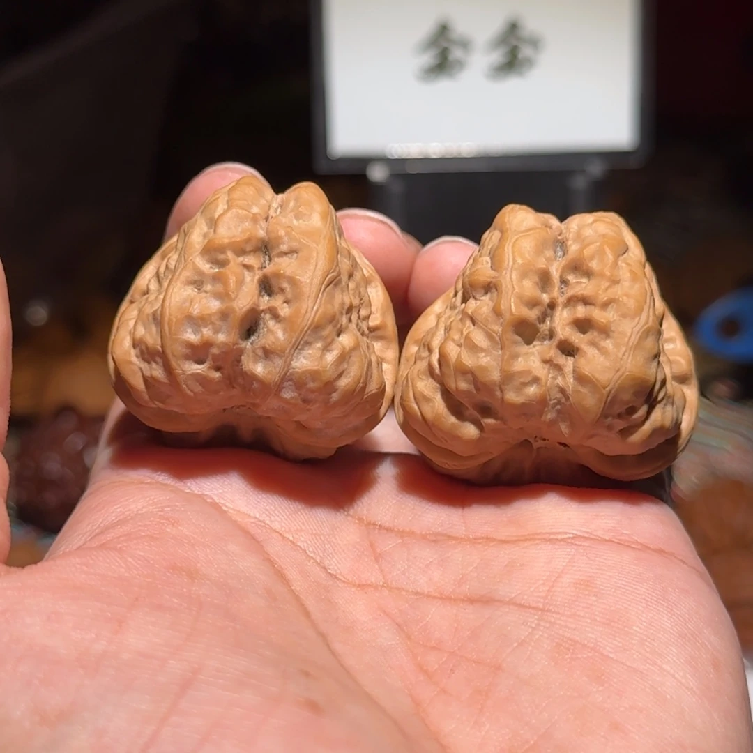 文玩核桃把件1535蛤蟆头，尺寸39 42 34