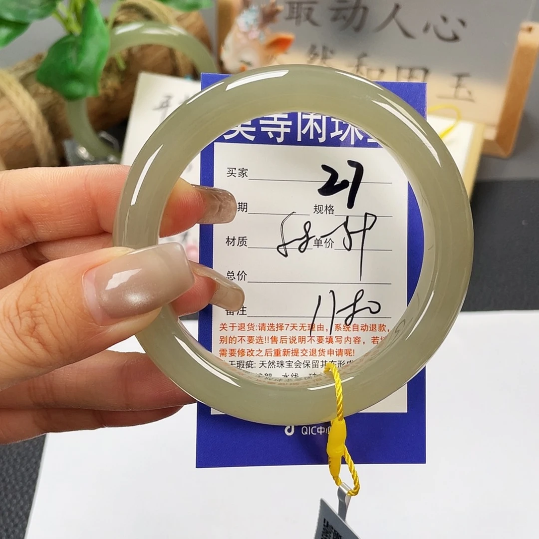 和田玉未镶嵌手镯