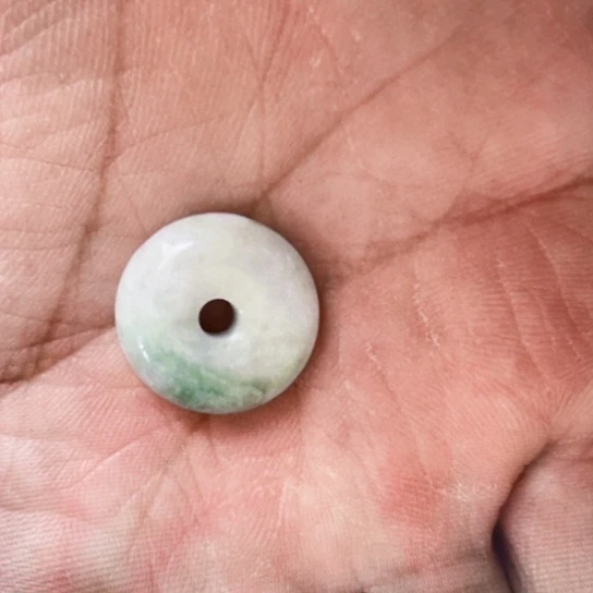 翡翠未镶嵌颈饰平安扣