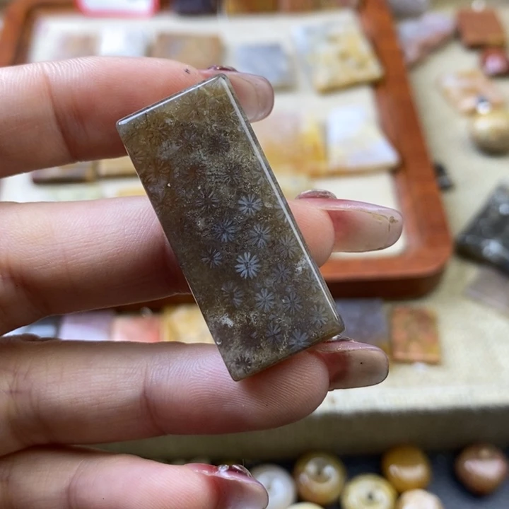 石英岩玉合金颈饰