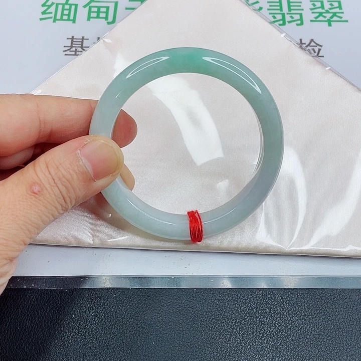 摇***种未镶嵌手镯翡翠翡翠手镯