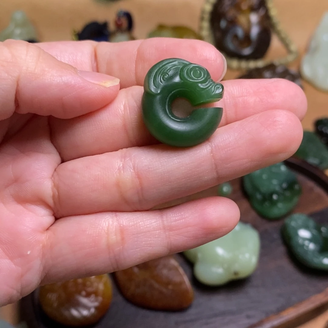 和田玉未镶嵌颈饰玉猪龙