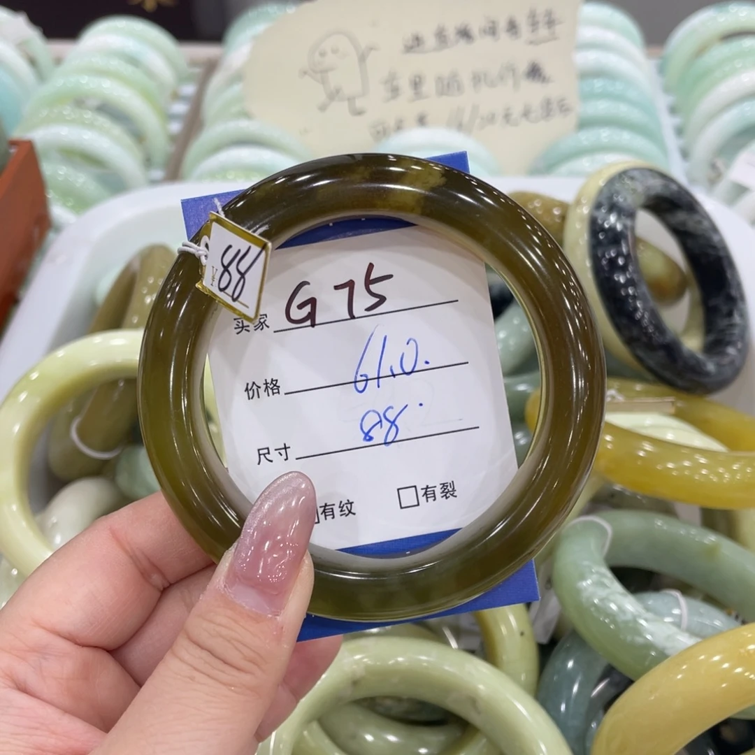 蛇纹石玉未镶嵌手镯