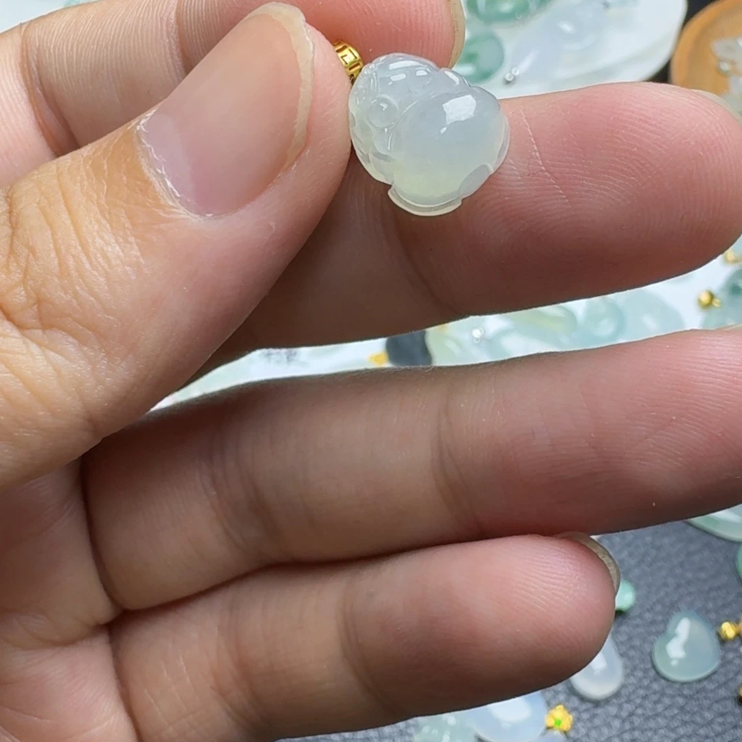 幸***️翡翠18K金镶嵌颈饰小貔貅