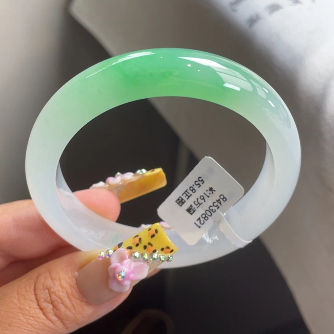 翡翠未镶嵌手镯回流）冰绿正圈手镯，强烈推荐