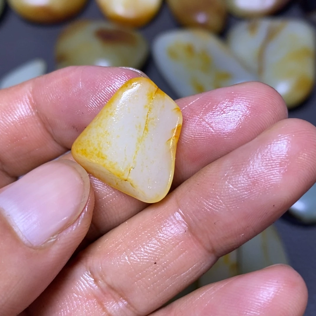 未镶嵌和田玉（糖玉）挂件