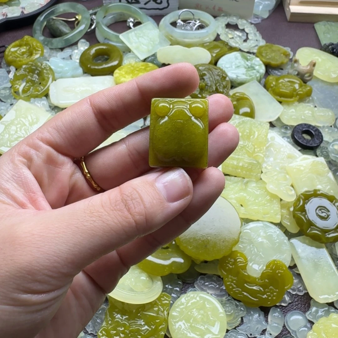 J***g蛇纹石玉合金颈饰
