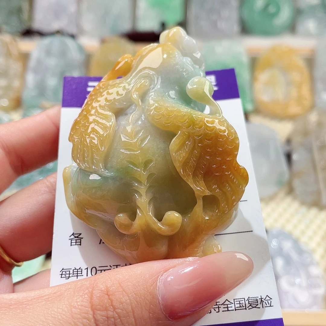 翡翠未镶嵌颈饰貔貅