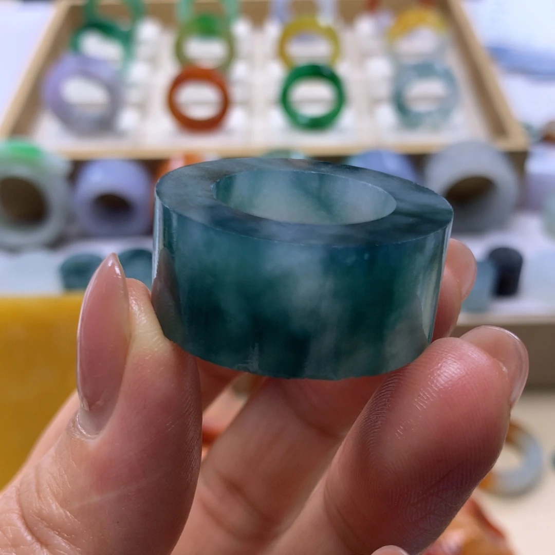 Z***Q定制翡翠未镶嵌翡翠