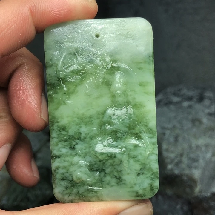 蛇纹石玉颈饰合金