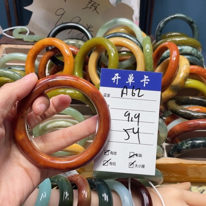 蛇纹石玉手镯未镶嵌新**姐