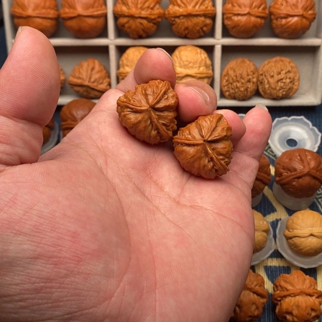 。***！文玩核桃把件犀牛望月