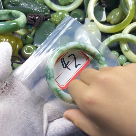 未镶嵌蛇纹石玉手链丝**、