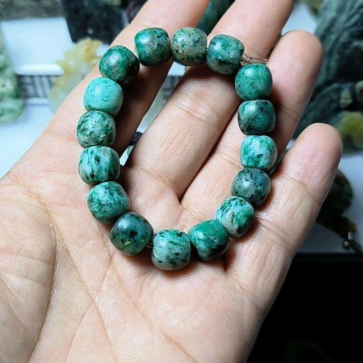 独山玉未镶嵌颈饰