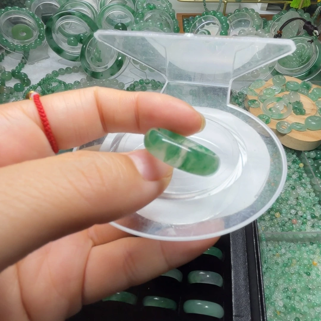 石英质玉（非洲翠）未镶嵌颈饰戒指圈口直径18.4