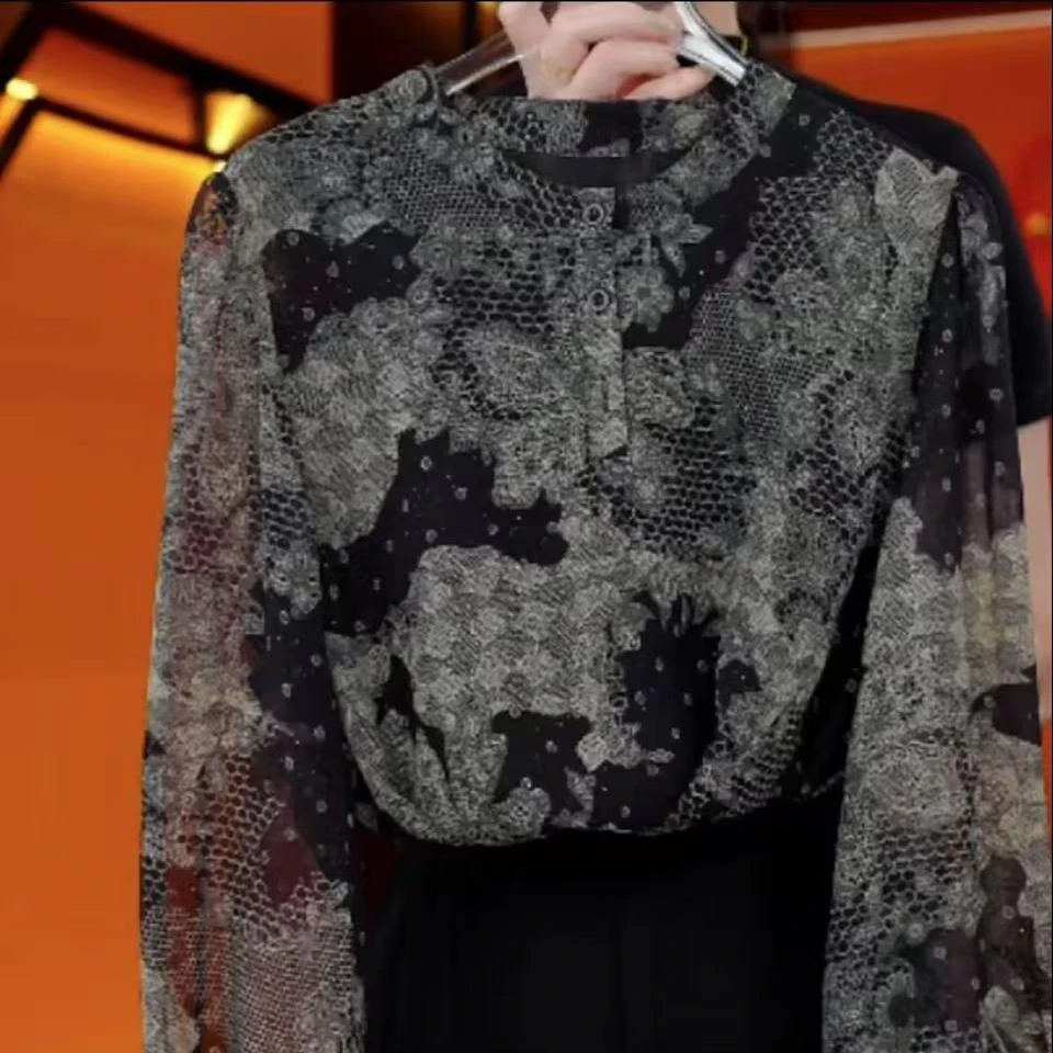 春夏季长袖薄款冰丝衬衫中年妈妈大码宽松显瘦遮肚子洋气休闲小衫