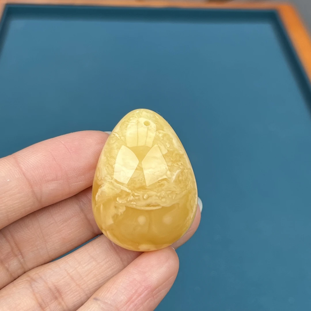 Y2131天然原矿蜜蜡 鸡油黄白花水滴牌 25*34*12mm抖音基地质检发