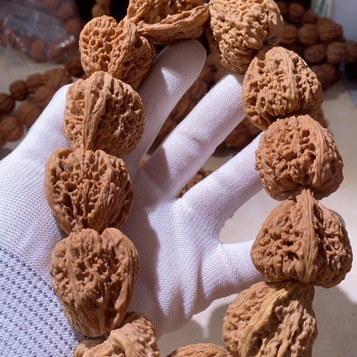 手串文玩核桃…………3