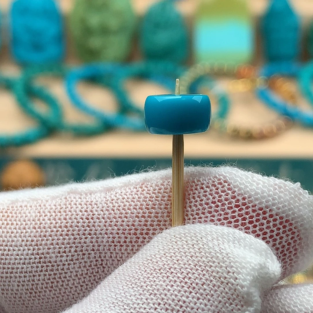 绿松石未镶嵌颈饰