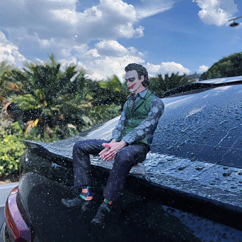 车载小丑希斯莱杰坐姿公仔车载玩偶车尾车顶挂件汽车尾部车外装饰