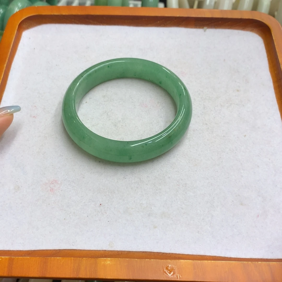 未镶嵌手镯石英质玉