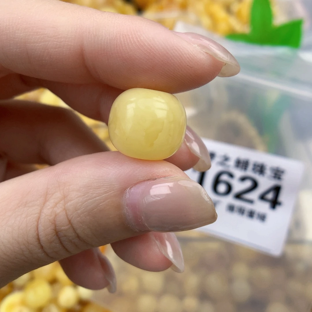 琥珀未镶嵌裸石13.7