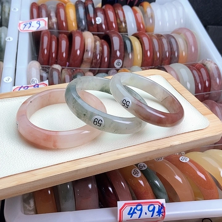 石英质玉手镯未镶嵌广**姐