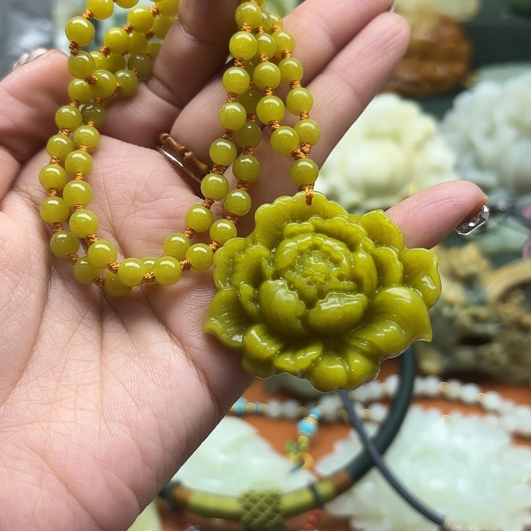 蛇纹石玉未镶嵌颈饰