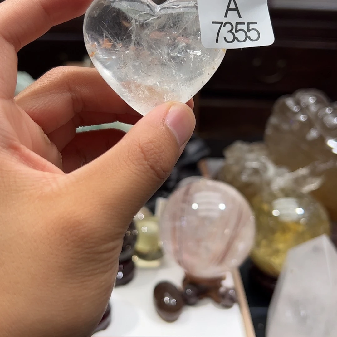 C***y未镶嵌摆件水晶天然水晶摆件。
