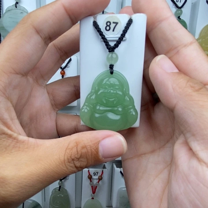 石英质玉未镶嵌颈饰