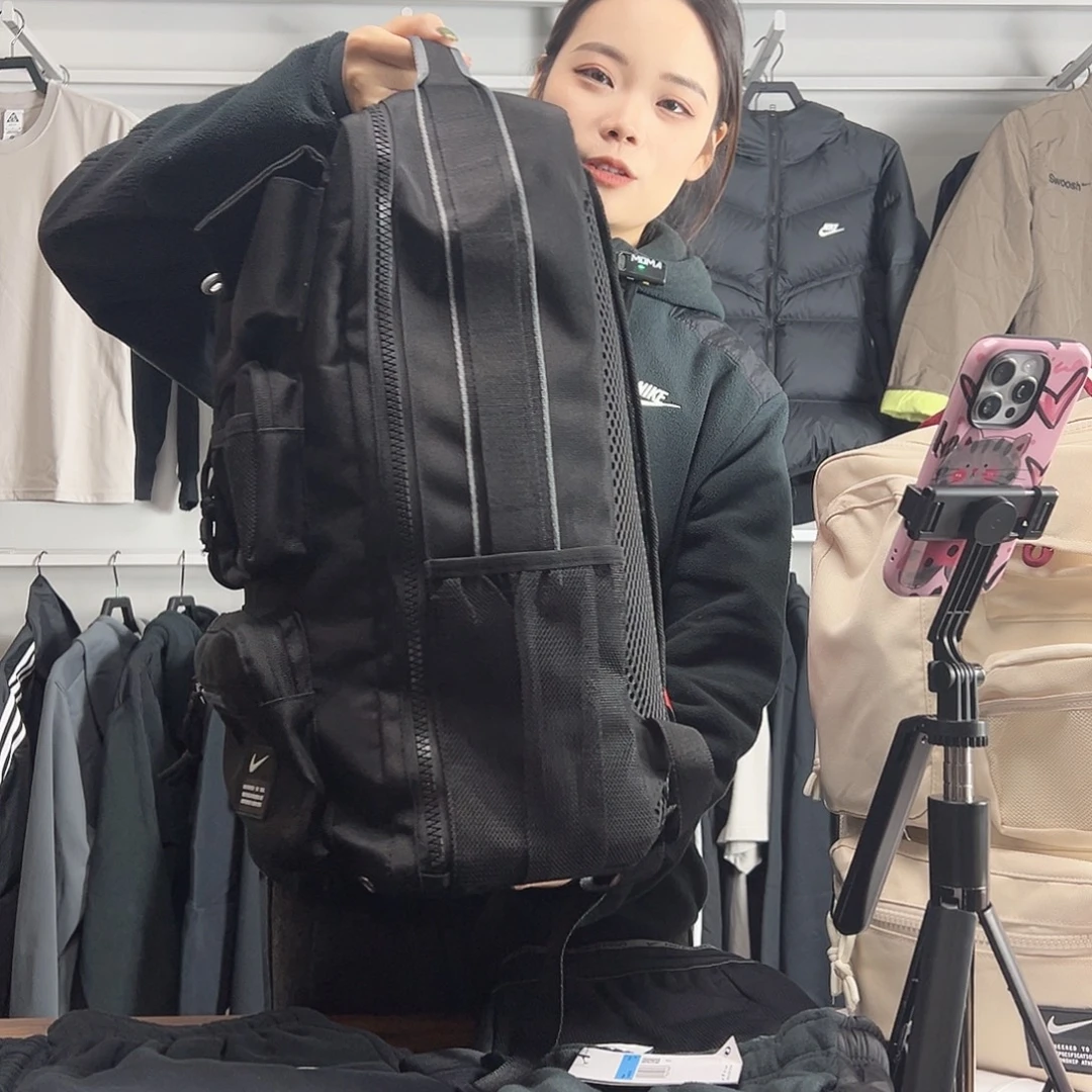 双肩包黑色不退换