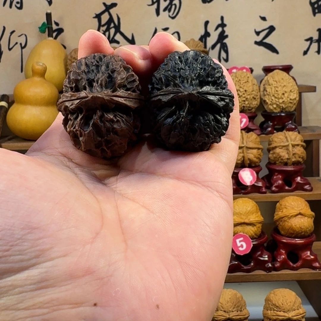 铁核桃把件地闷阴阳珊瑚纹铁绣球