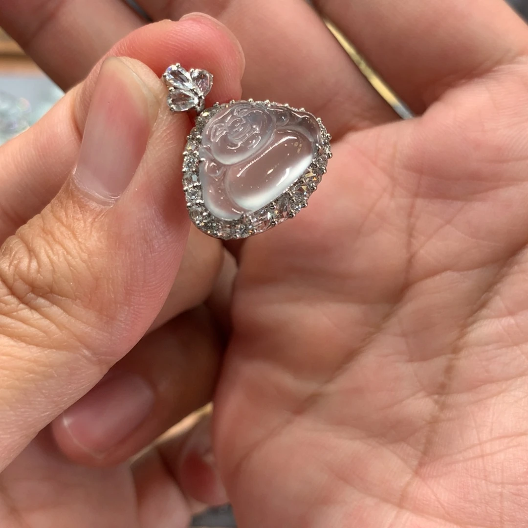 翡翠18K金镶嵌颈饰吊坠