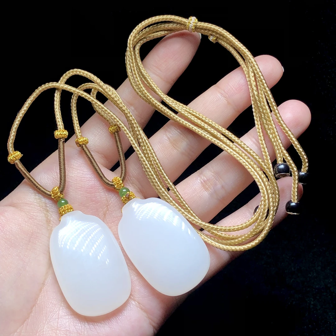 【云上好物】和田玉吊坠-多样性发其一-38*24*9mm-DS82579-30（JG）
