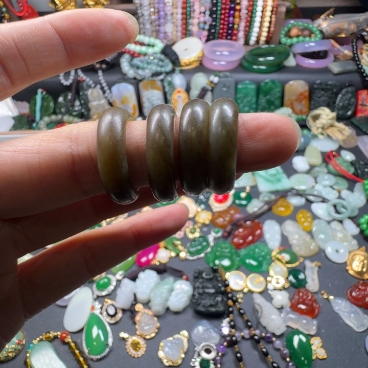 顺***然未镶嵌戒指和田玉素圈戒