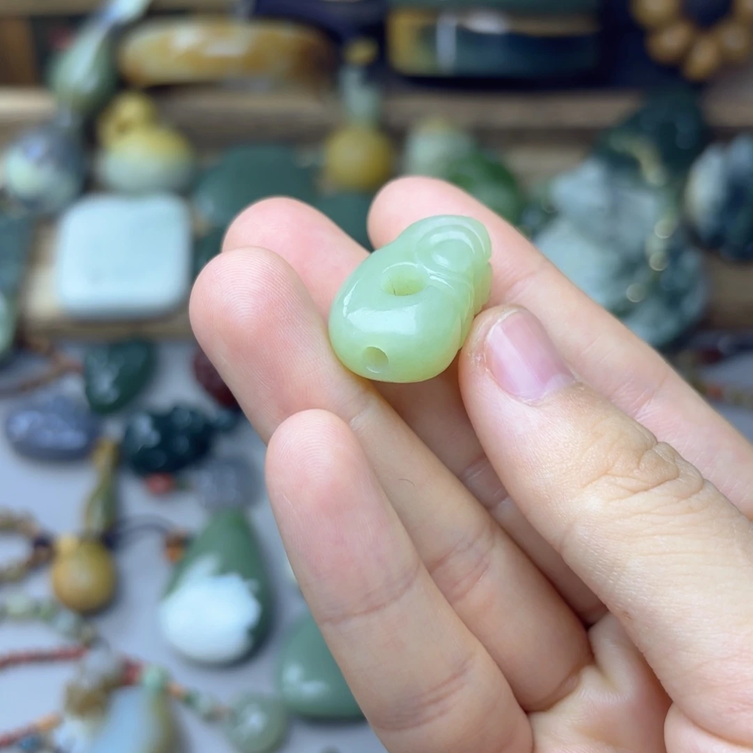 颈饰未镶嵌透闪石质玉
