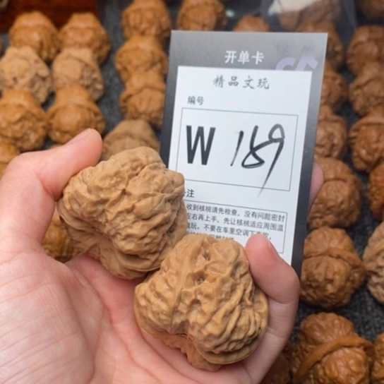 吊坠桃核我是第一百388