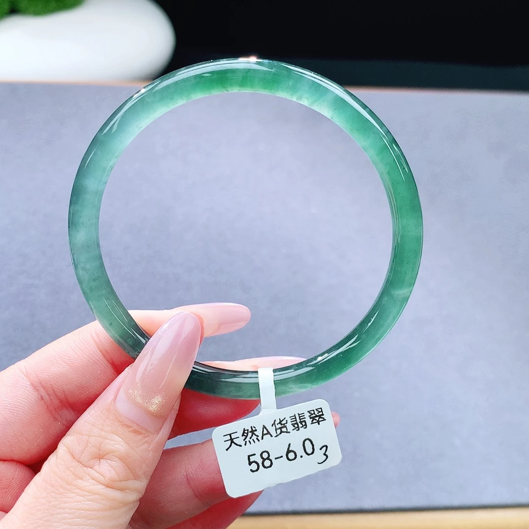 未镶嵌手镯（圆镯）翡翠