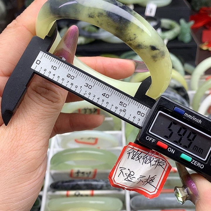 蛇纹石玉手镯未镶嵌952