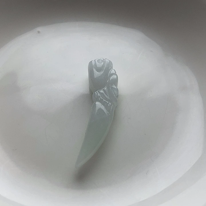翡翠未镶嵌挂件龙牙1个