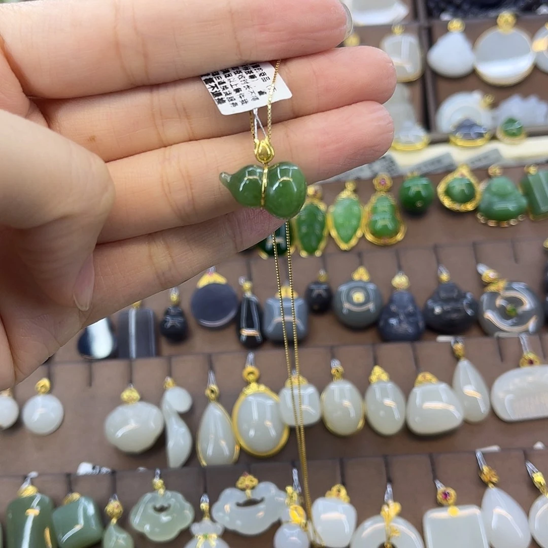 和田玉18K金镶嵌吊坠(赠链)